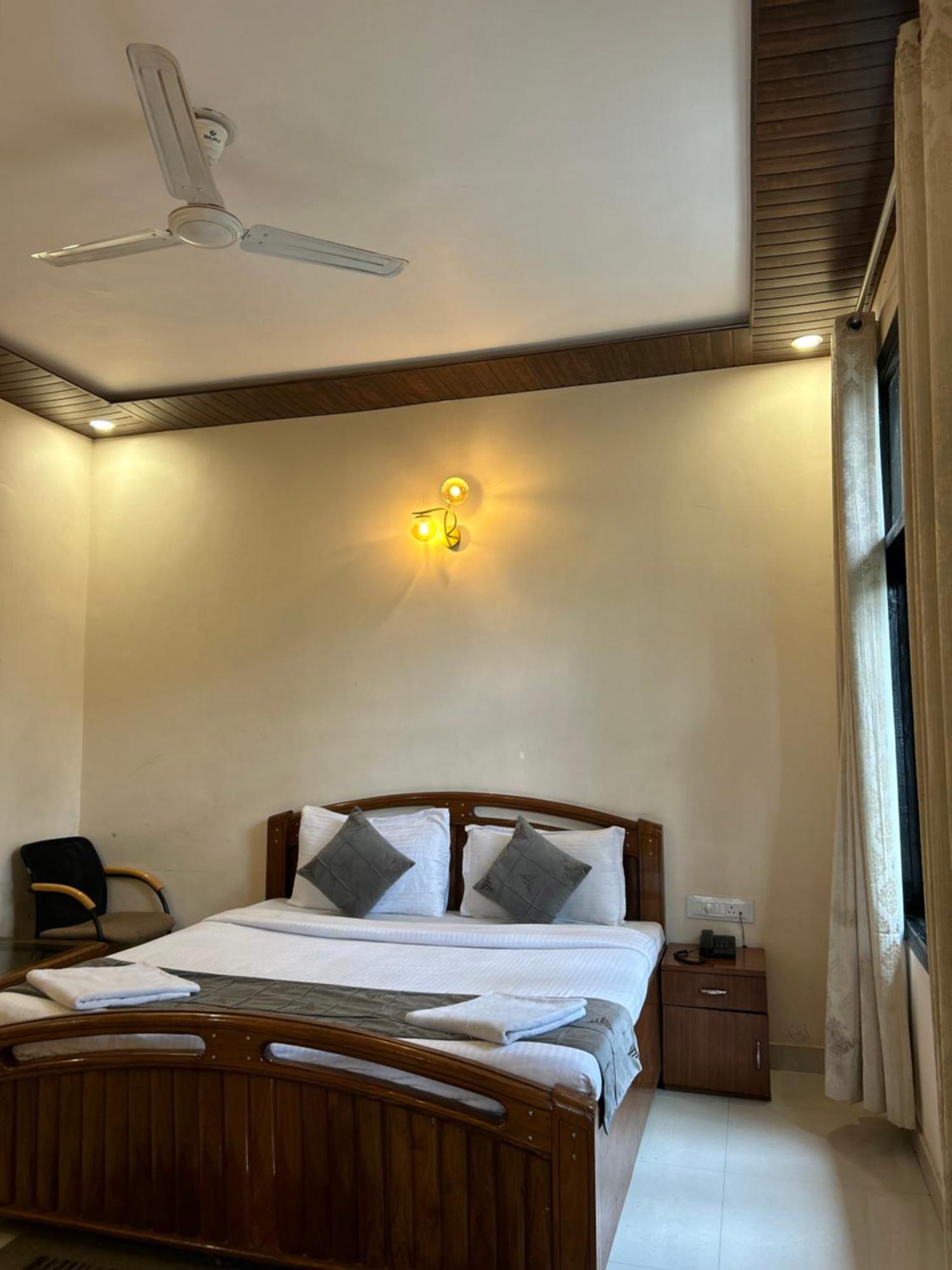 Hotel Maya Regency Bhīm Tāl Exteriér fotografie